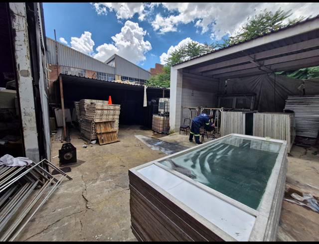 3,029M² WAREHOUSE TO LET IN CITY & SUBURBAN